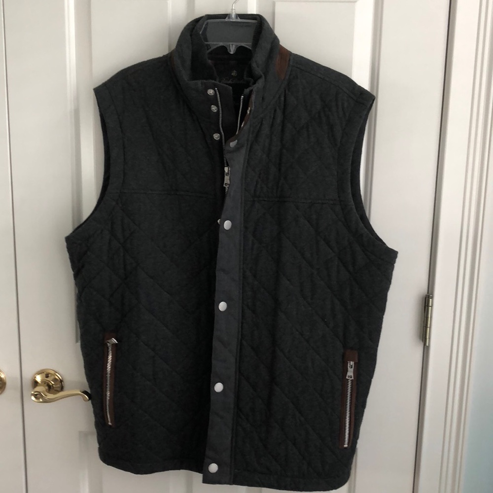 Men’s Brooks Brothers dark gray quilted vest.